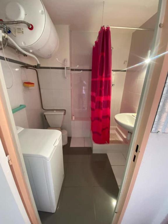 Air-conditioned studio with balcony in St-Raphaël - 4