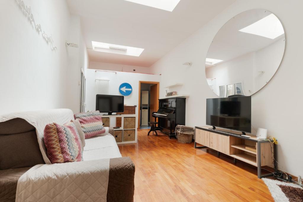 GuestHost - Central Apartment on two levels - 5