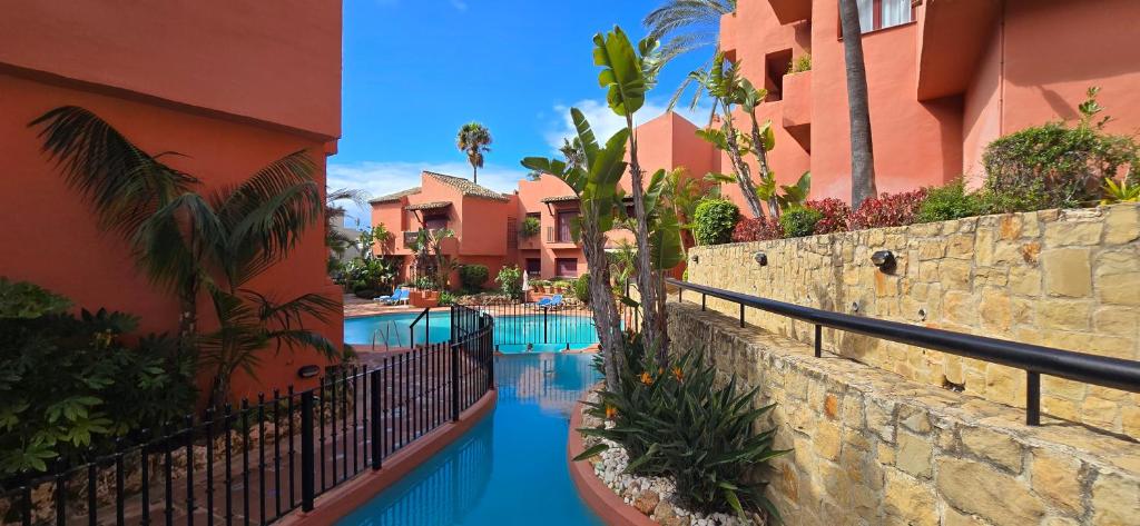 Beachside Penthouse Elviria 2 Bedrooms, pools open all year, gym & parking - 3