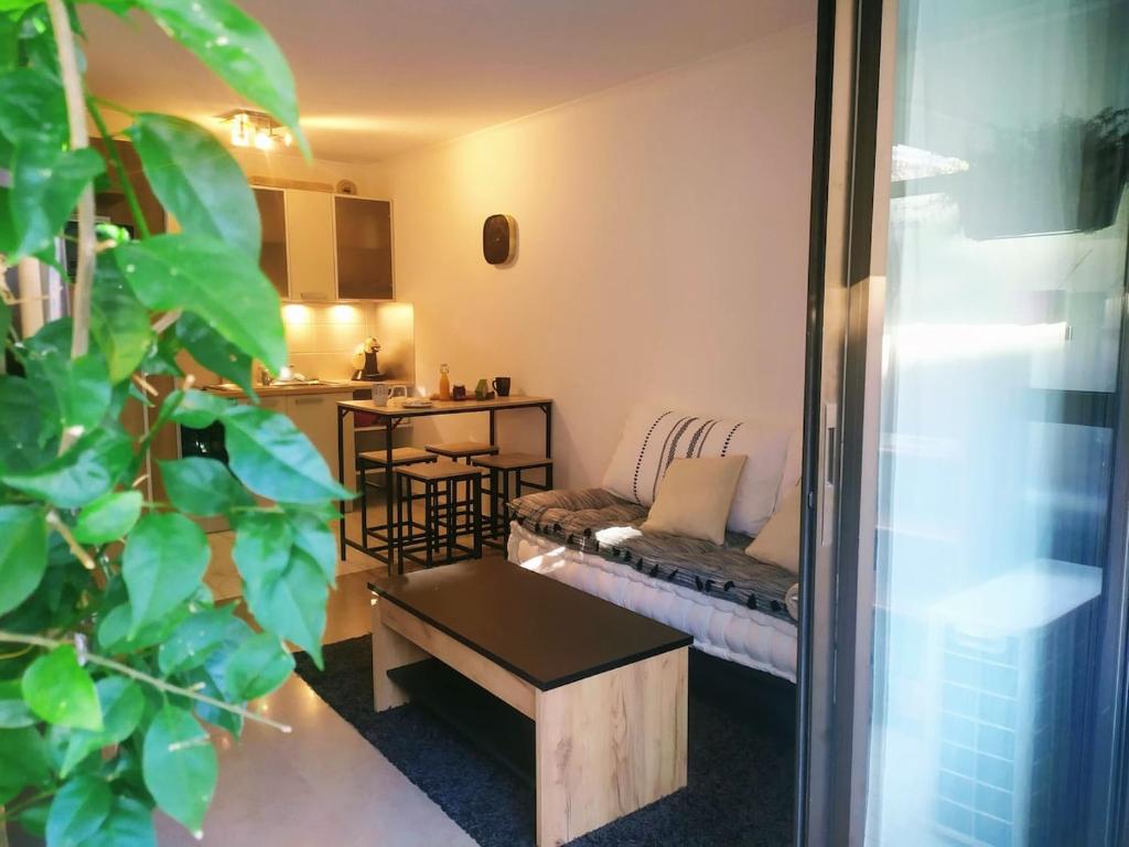 WeHost BARETY - Blooming Balcony Retreat - Central 3-4prs - 4