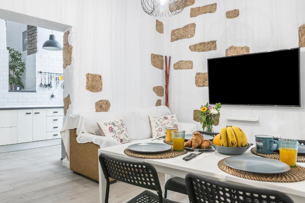 Canary Modern House - 2