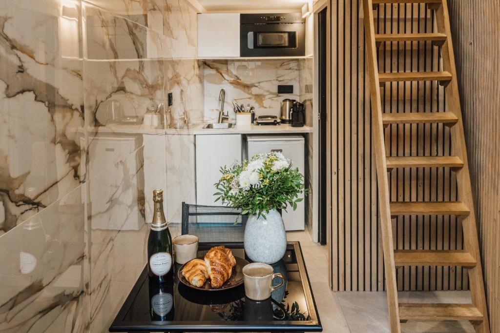 Cosy room inside Batignolles - L60 - 1