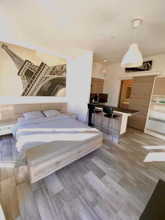 Studio lumineux avec balcon à Hyères - 2