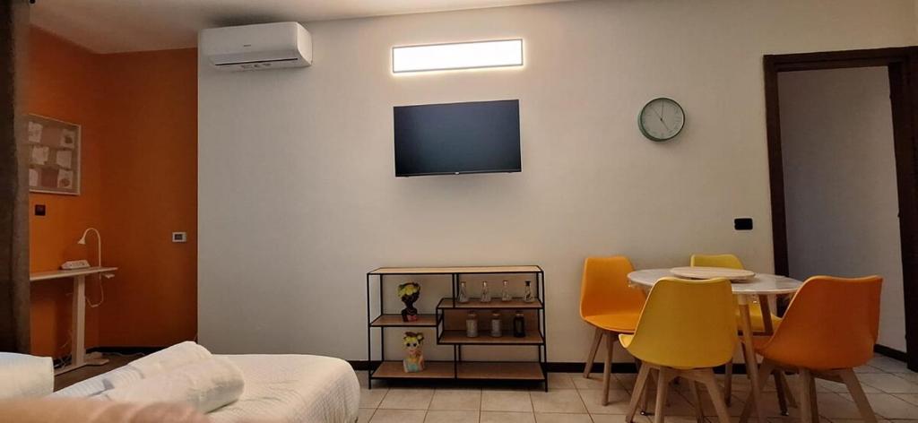 Budget Stay + Private Parking - 5