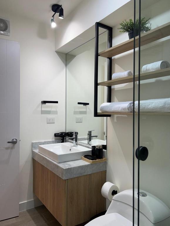 Modern 2BR - 2 BA Top Miraflores Location - 5