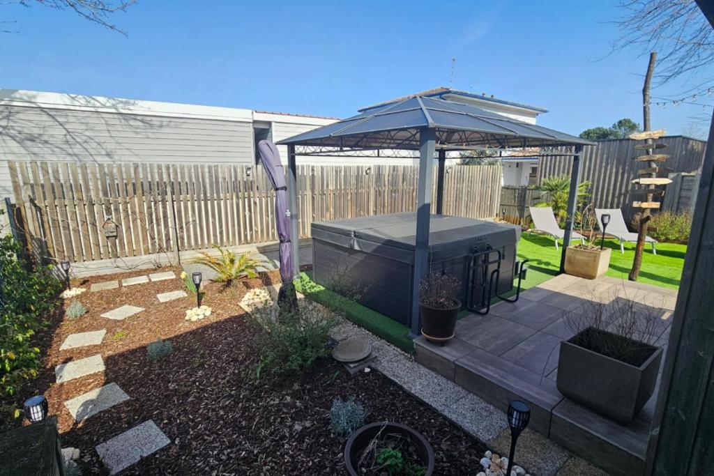 Cottage with garden spa and close to lake - 1