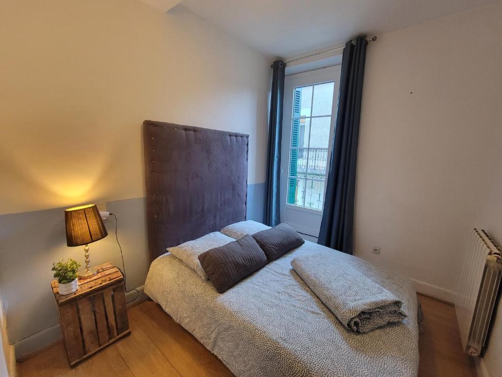 Chambre Lumineuse avec Balcon - Cuisine Partagée & Salle de Bain Privative - 3