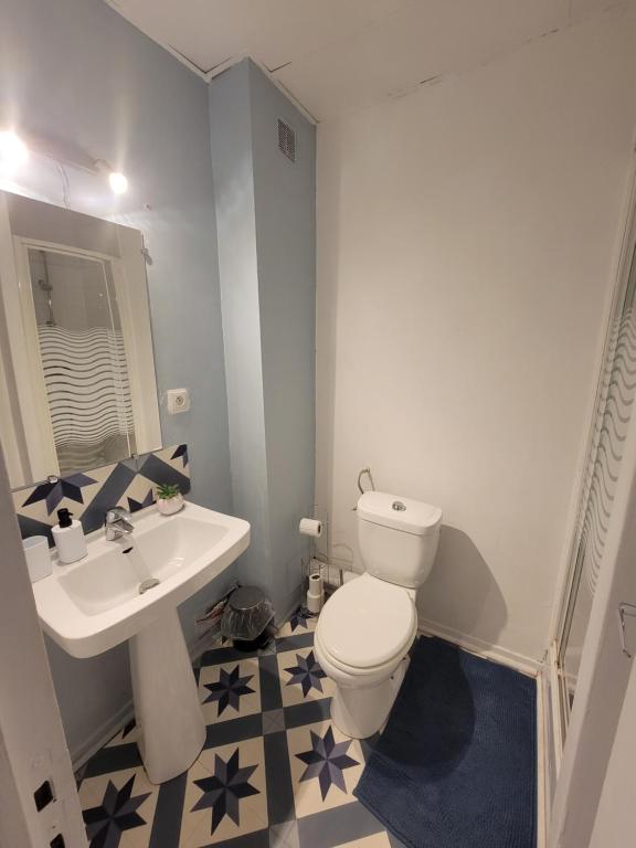 Chambre Lumineuse avec Balcon - Cuisine Partagée & Salle de Bain Privative - 4