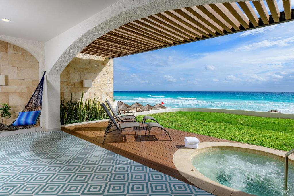 View, Hilton Cancun Mar Caribe All-Inclusive Resort in Cancun