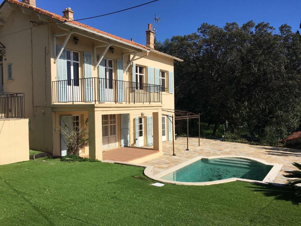 SM26 19 SAINTE MAXIME Villa avec piscine aperçu mer proche centre ville - 1