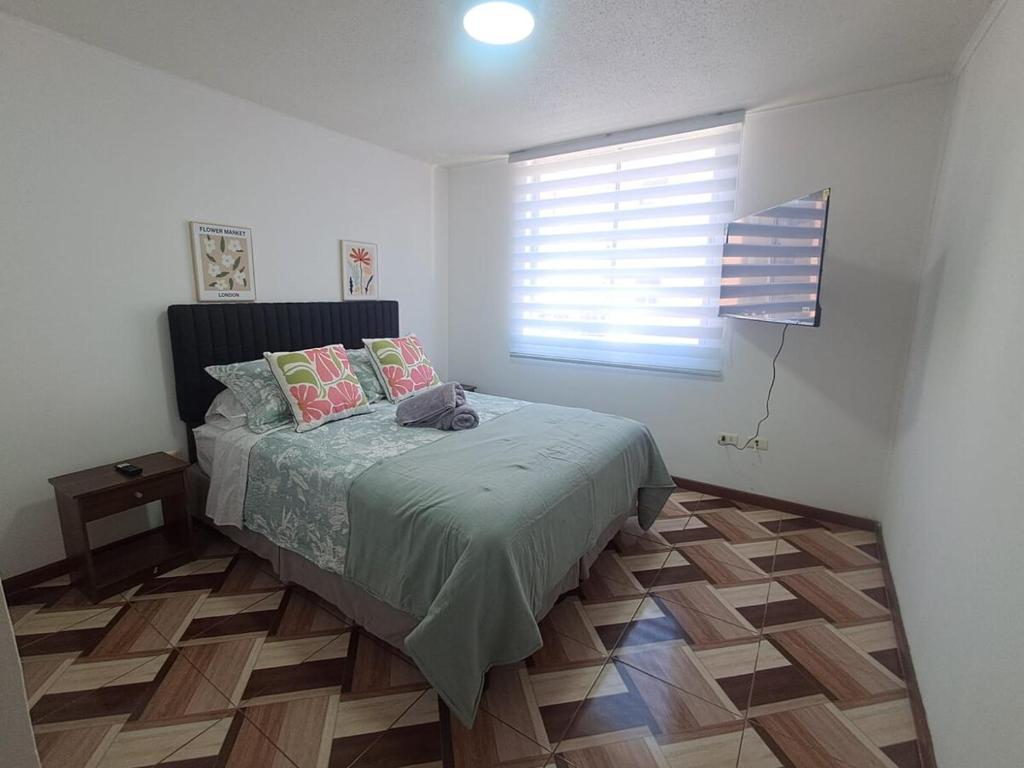 Cómodo depto en condominio con piscina y parking - 4