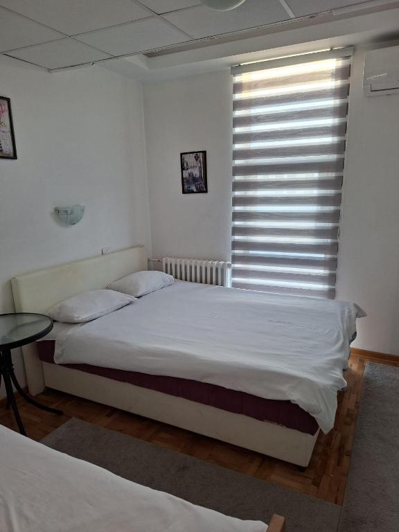 Bela Ruza Rooms For Rent Near Airport - 1