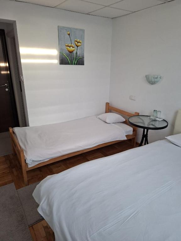 Bela Ruza Rooms For Rent Near Airport - 3