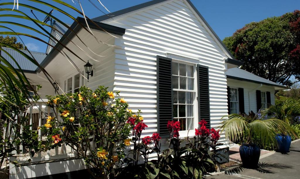 Entrance, Seaport Village in Bay of Islands