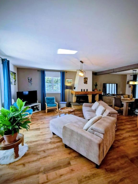 4-Star Air-Conditioned Villa with Heated Pool - 5