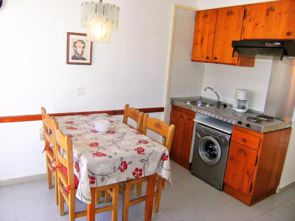 Apartment in Estartit near sea beach - 4