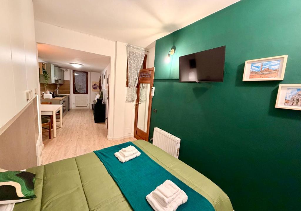 Romantic Apartment 2 min from Piazza del Campo - 1