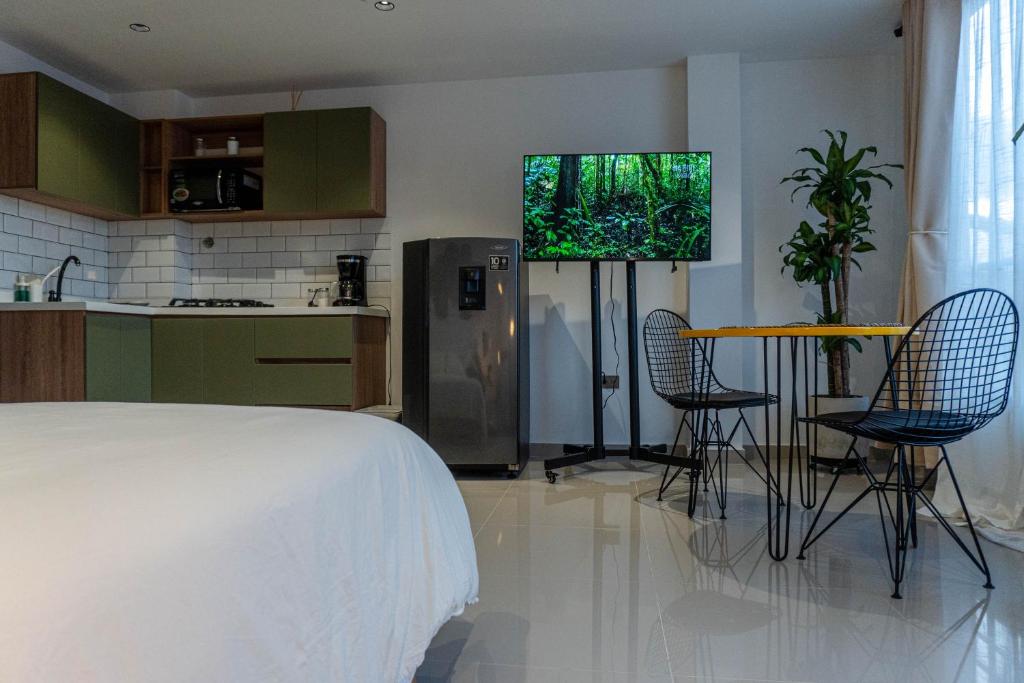 Boho Green Apartment - 4