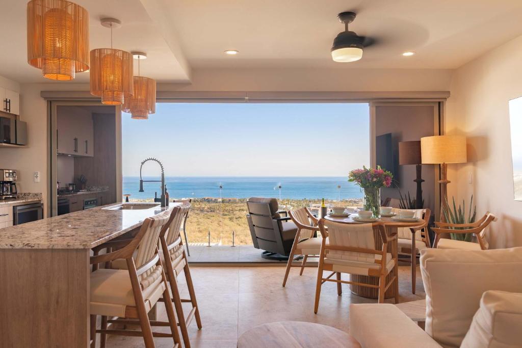 Private Rooftop Pool - Ocean View Romantic Getaway - 3