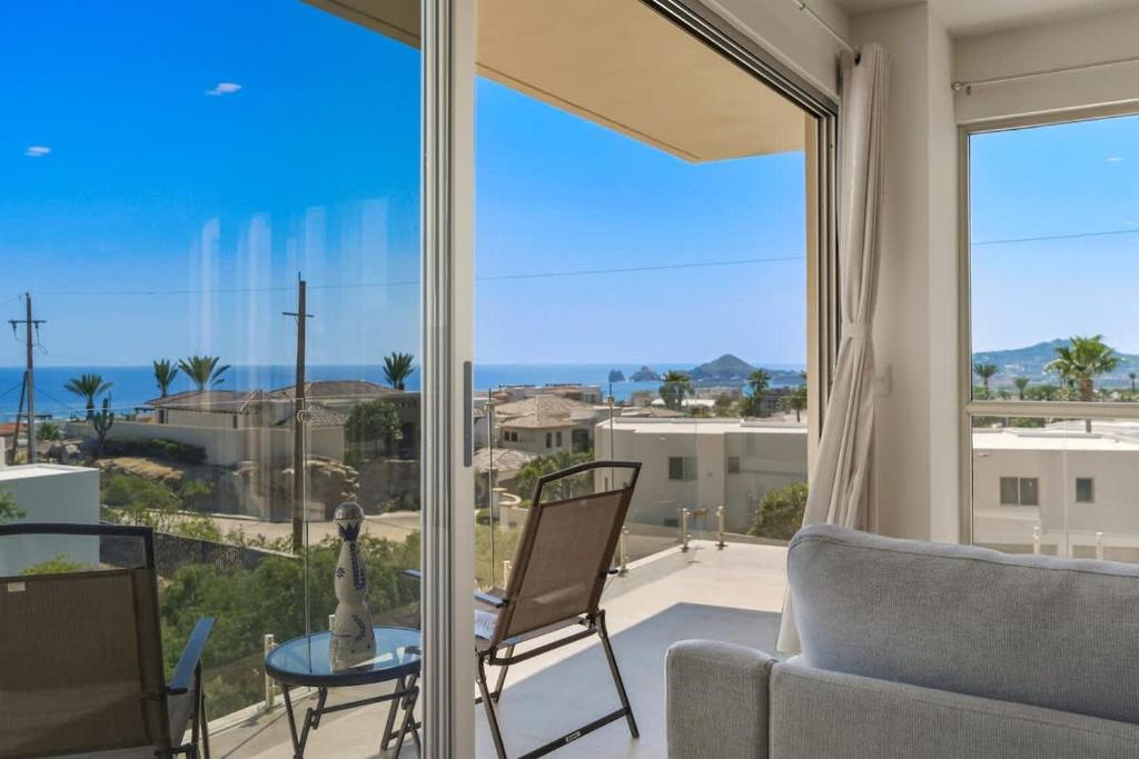 Modern 2BR with Stunning Arch and Sunset Views - 5