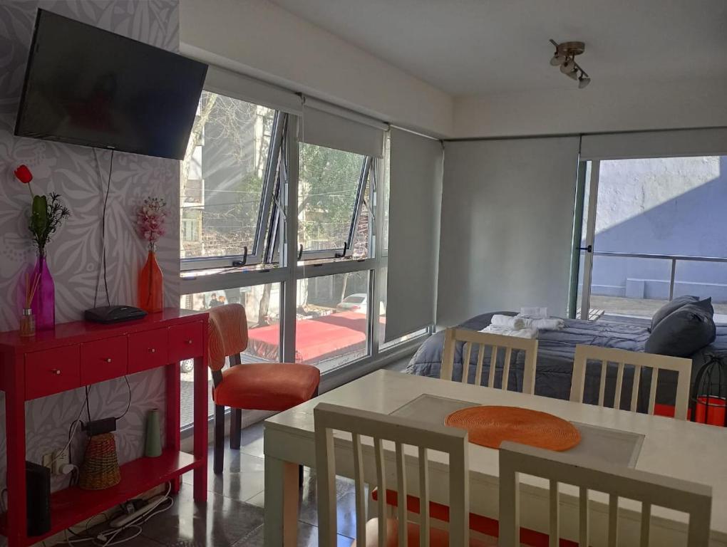 Moderno edificio con Balcon, Pileta y Seguridad 24hs - 2