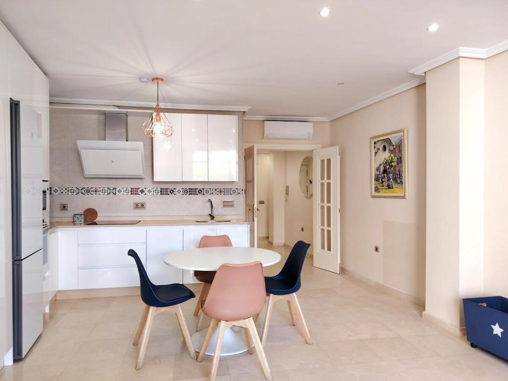 Alma Suites en Plaza Virgen del Mar, pleno centro de Almería con 3 dorm y vistas - 4