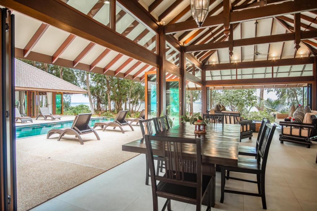 Koh Jum Beach Villas