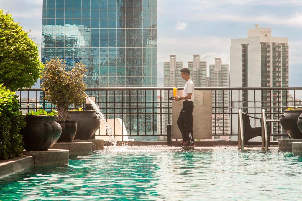 Swimming pool