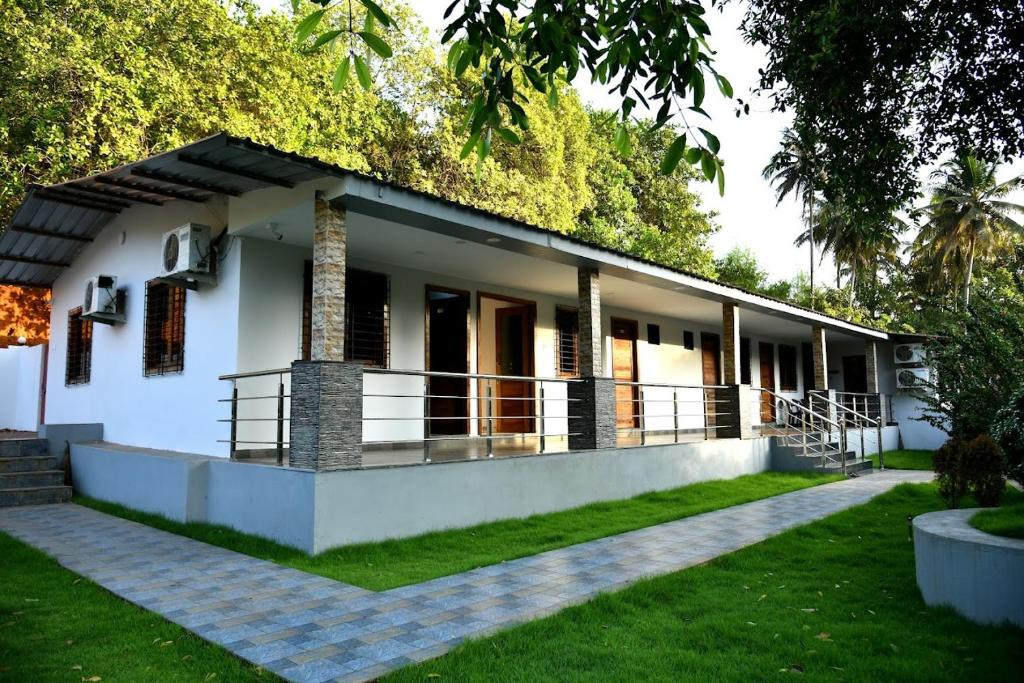 Hotel Akshada & Guest House 外観
