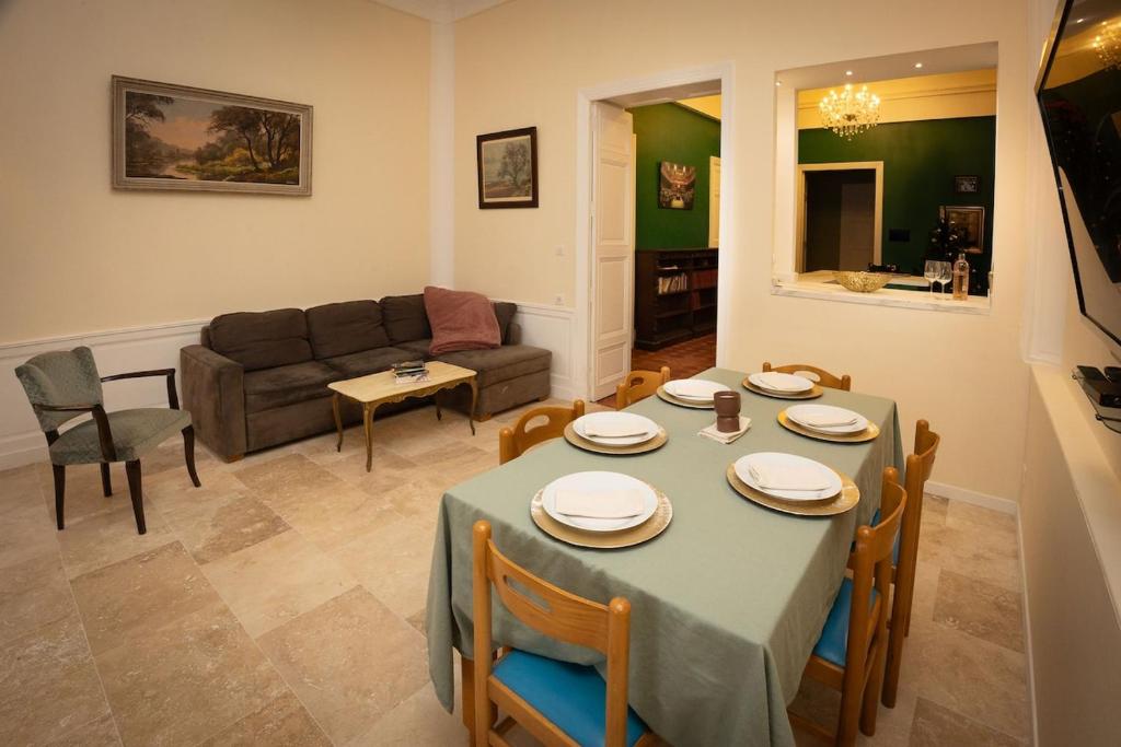 Spacious apartment in the heart of Carcassonne - 2