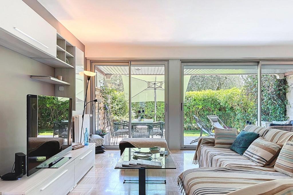 Private Garden Pool & Tennis 15 min walk to Antibes Center - 3