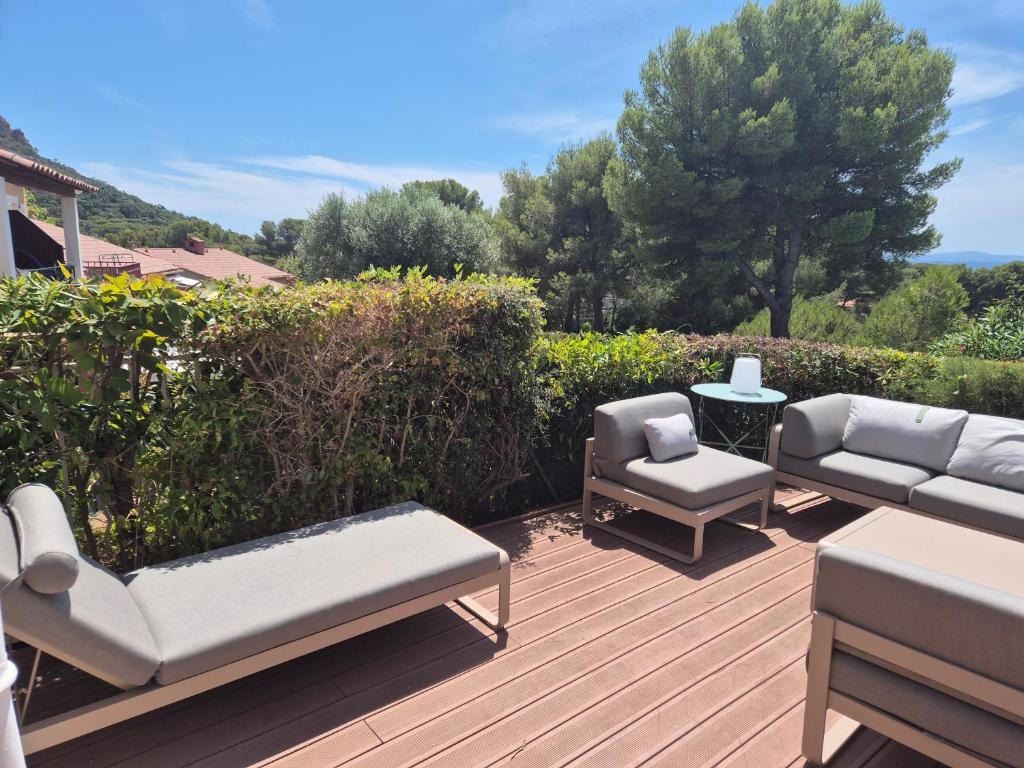 2-Bedroom Apartment Steps from Débarquement Beach with Pool - 4