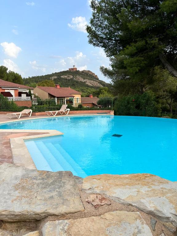 2-Bedroom Apartment Steps from Débarquement Beach with Pool - 2