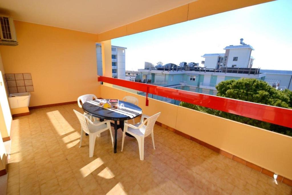 Sunny apartment steps from the sea in Bibione - 1