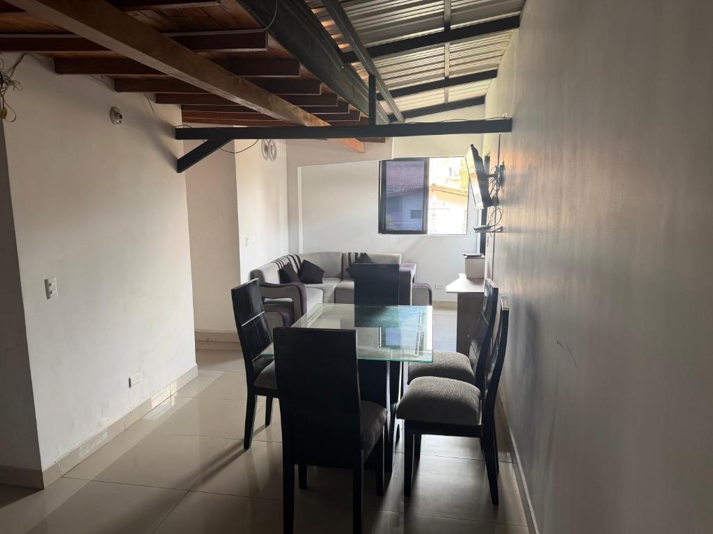 Apartamento muy completo con excelente ubicación - 2