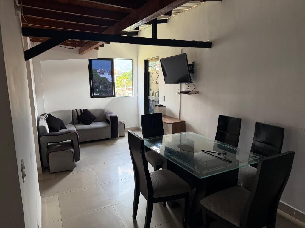 Apartamento muy completo con excelente ubicación - 1