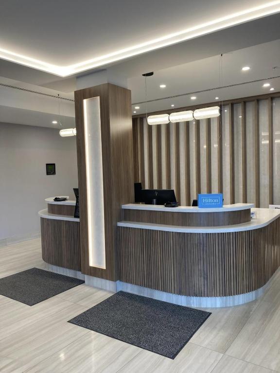Hampton Inn by Hilton Montreal East Anjou フロント・ロビー