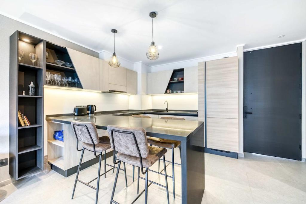 Signature Home Comfy Apartment With Pool and Balcony - 3