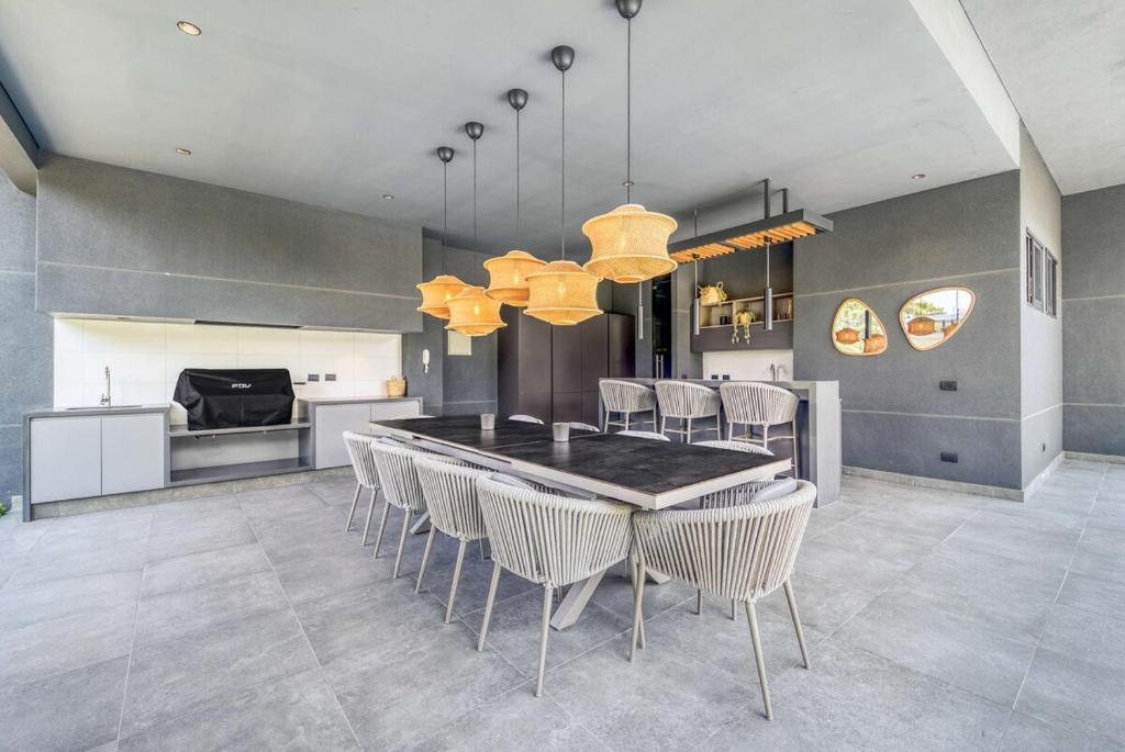 Signature Home Comfy Apartment With Pool and Balcony - 4