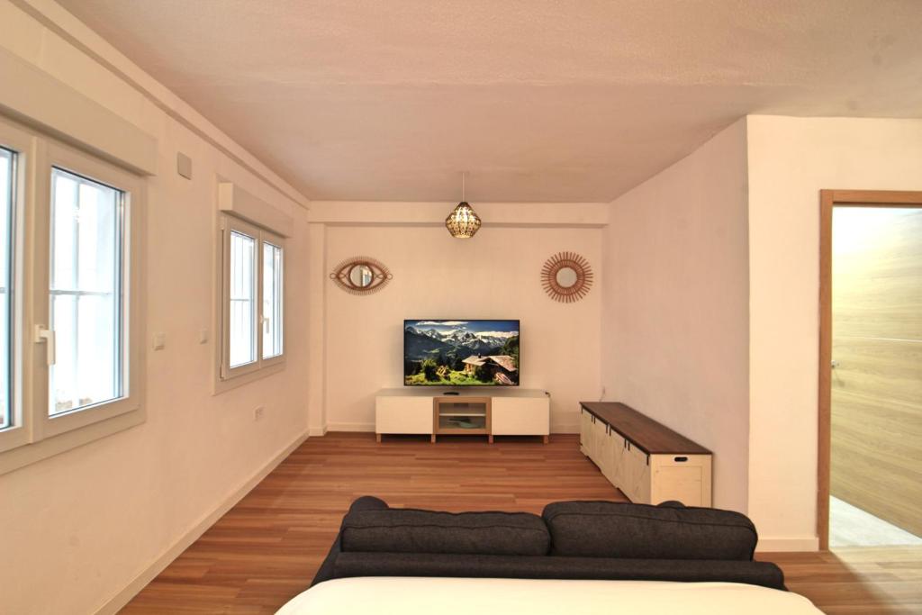 Habitación suite, entrada autónoma y baño privado - 2