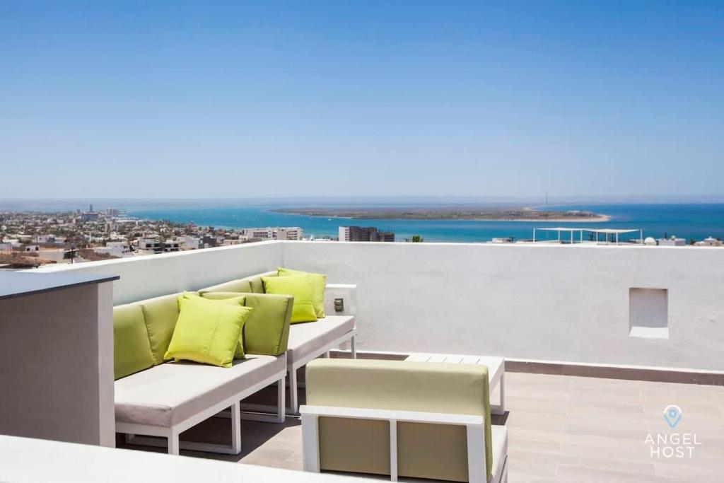 Rooftop Oceanview Pool Gym Minutes to Beach - 2