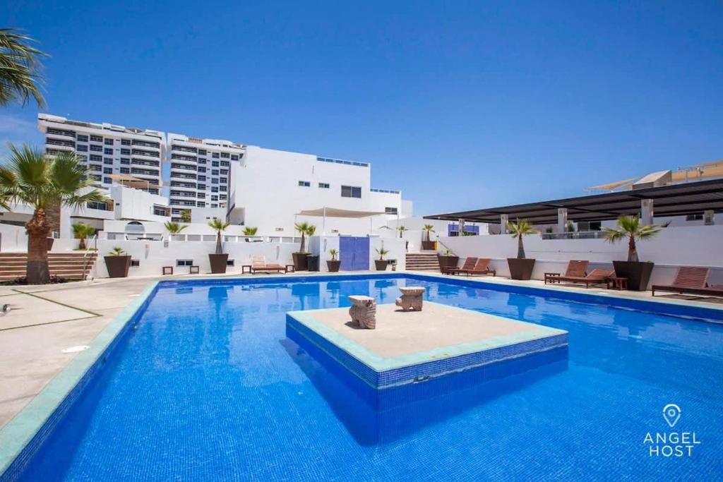 Rooftop Oceanview Pool Gym Minutes to Beach - 1