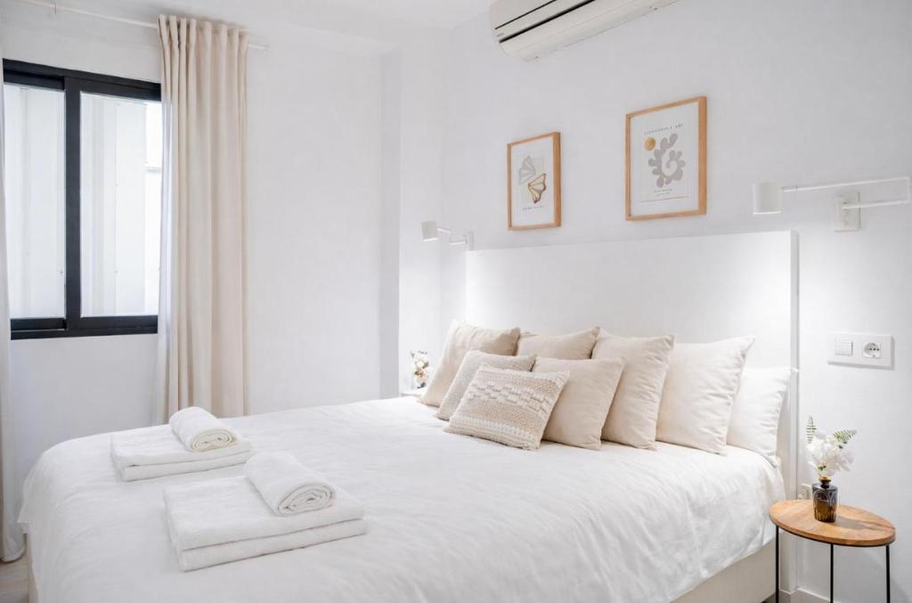 Apt Denia, 5 min Port, View of de Castle, Smart TV - 2