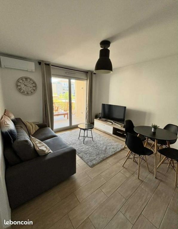 Lovely apartment in a residence with a pool! - 4