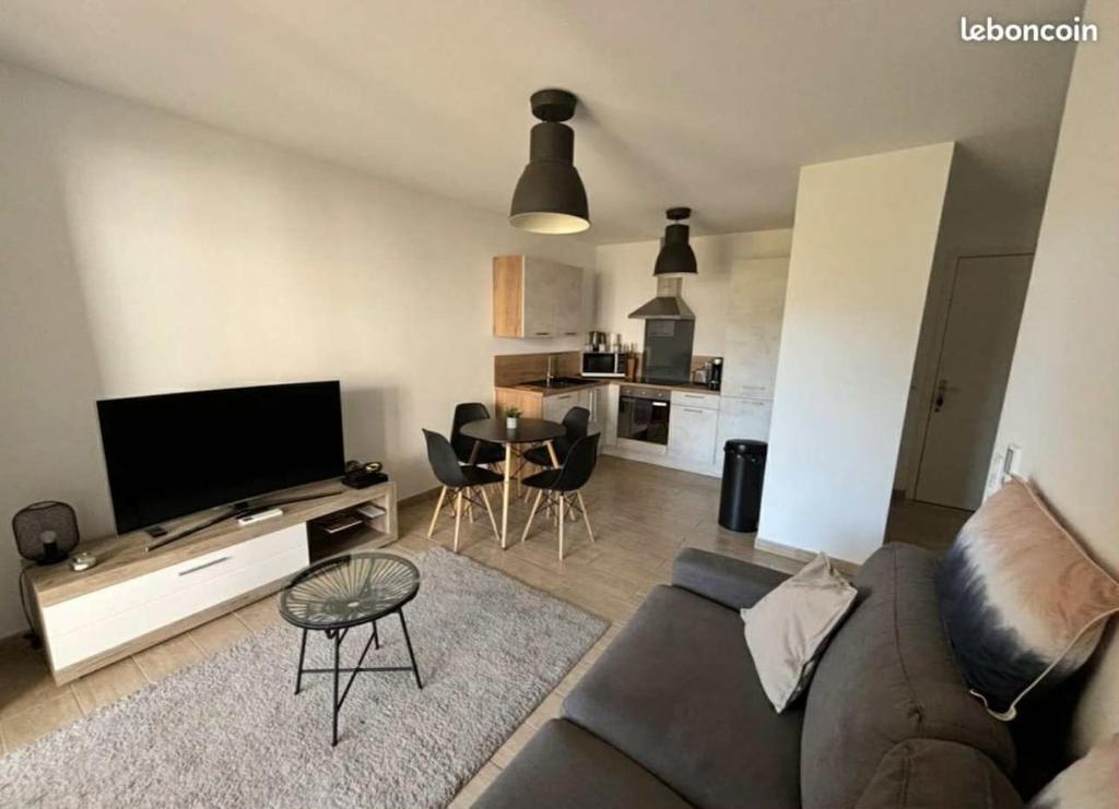 Lovely apartment in a residence with a pool! - 5