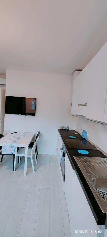 APPARTAMENTO BLU -OVER THE RAINBOW APARTMENTS - LIDO di JESOLO- PIAZZA MAZZINI 200 MT DAL MARE - 4