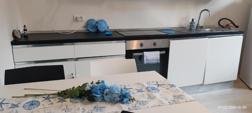 APPARTAMENTO BLU -OVER THE RAINBOW APARTMENTS - LIDO di JESOLO- PIAZZA MAZZINI 200 MT DAL MARE - 5