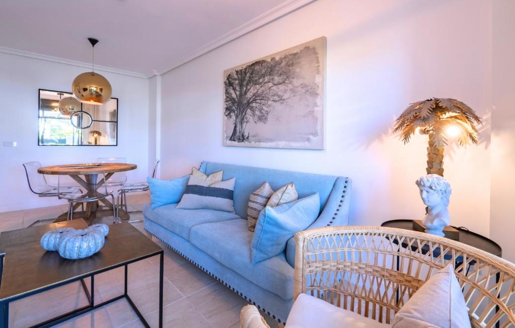 Sunny 2-Bedroom Apartment Pool & Terrace Estepona - 2