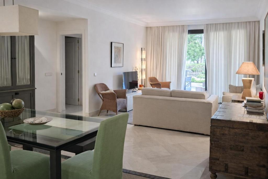Beachfront Apartment in San Pedro - Pass the Keys - 4