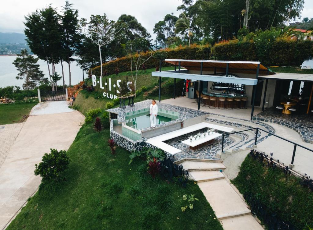 Bliss Sanctuary Vista - Glamping and Club - 3
